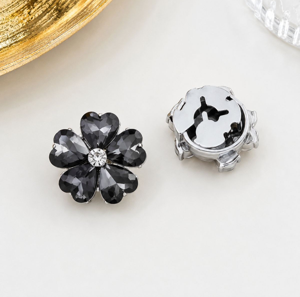 Couvre-bouton Fleur en Cristaux Noirs