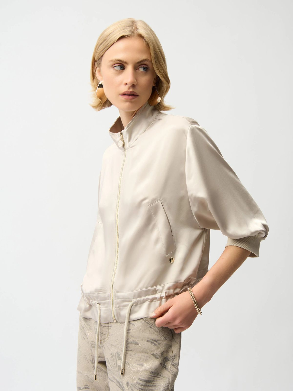 Veste blouson boxy en satin avec ourlet à cordon de serrage Joseph Ribkoff 