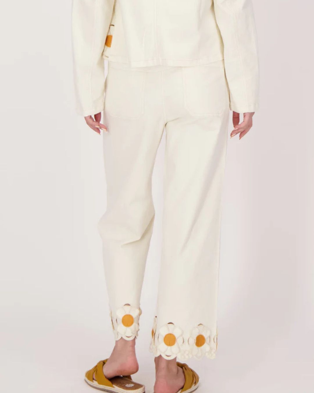 Pantalon en denim à ourlet fleuri Gabby Isabella 325638