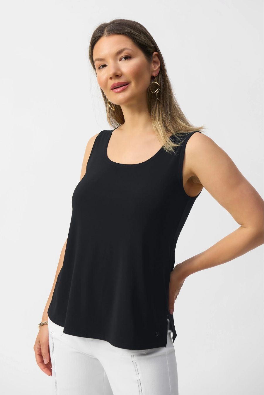Camisole en tricot soyeux à encolure dégagée Joseph Ribkoff 251970F25